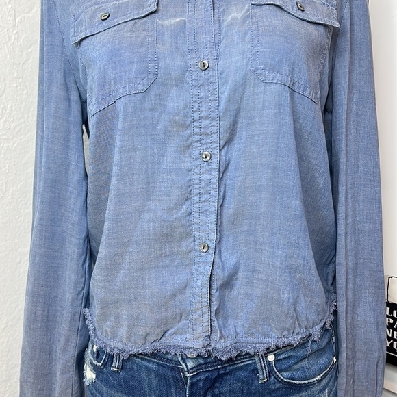 Elizabeth & James Chambray Button Down Raw Hem Top Size XS - Picture 4 of 7